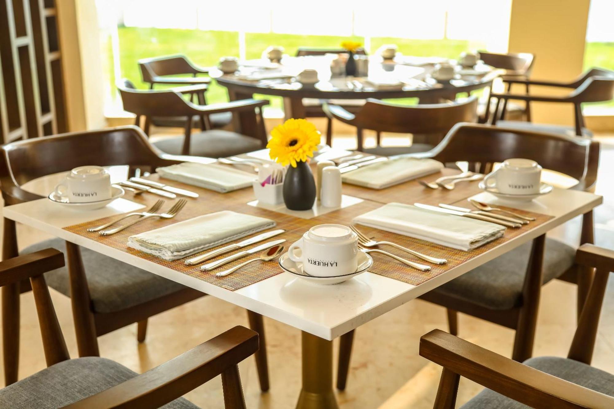 Camino Real Veracruz Esterno foto A table set for breakfast